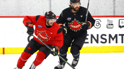 Crosby on ice with Doughty 4NATS 21025