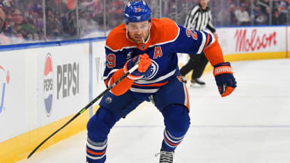 Draisaitl gewinnt Zweikämpfe an beiden Enden des Eises für die Oilers 2024-25