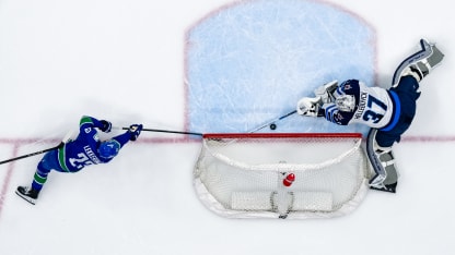 Hellebuyck se rachète de façon extraordinaire