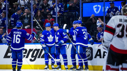 Tavares extends lead with PPG
