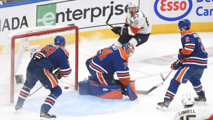 Marchand crée l'égalité en grande finale