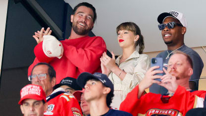 kelce-swift-crowd