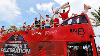 fla-parade-bus