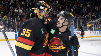Thatcher Demko a Conor Garland podepsali s Canucks