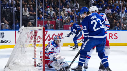 Knies öppnar målskyttet