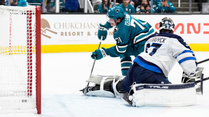 Celebrini se moque de Hellebuyck