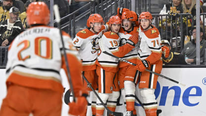 Plats på scen för Leo Carlsson när Anaheim Ducks vann igen