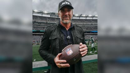 Henrik Lundqvist enjoys New York Jets and Knicks victories