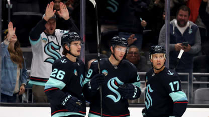 WPG@SEA: Dunn scores goal against Connor Hellebuyck