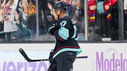 Schwartz tacks on an empty-netter