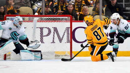 Crosby tasoittaa Dewarin syötöstä