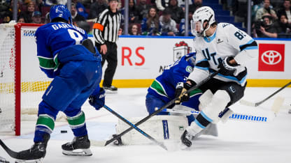 Stenlund porte un coup dur aux Canucks