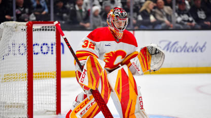 CGY@LAK: Wolf with a great save against Kevin Fiala