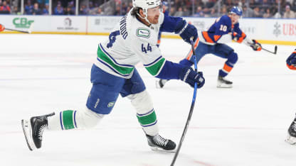 VAN@NYI: Sherwood scores goal against Ilya Sorokin