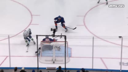 VAN@NYI: Sorokin with a great save against Conor Garland