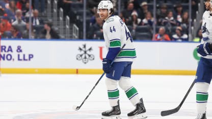 Sherwood's empty netter seals hat trick