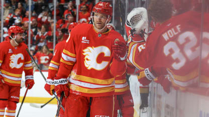 VGK@CGY: Huberdeau scores empty-net goal