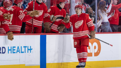 WSH@DET: Leonard scores goal against Charlie Lindgren