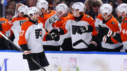 En español: Cates capitaliza en Power Play