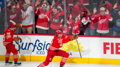Simon Edvinsson med hjälteinsats för Red Wings