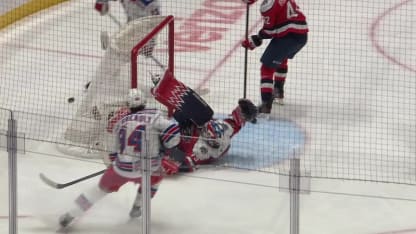 NYR@WSH: Lindgren with a great save against Gabe Perreault