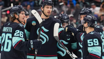 NSH@SEA: Oleksiak scores goal against Juuse Saros