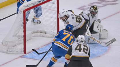 VGK@STL: Sundqvist scores goal against Carter Hart