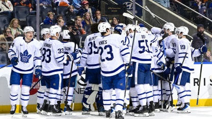 Matthews passes Sundin for franchise record