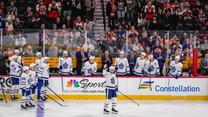 Scott Laughton gets standing ovation return to Philadelphia 
