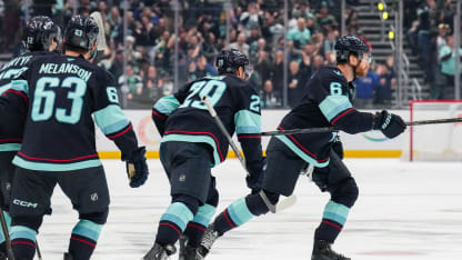 Larsson dunkar dit pucken