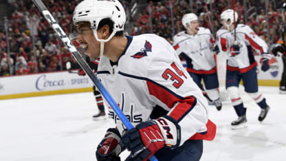 WSH@CHI: Sourdif scores goal against Drew Commesso