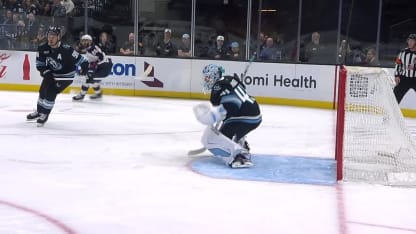 CBJ@UTA: Vanecek with a great save against Cole Sillinger