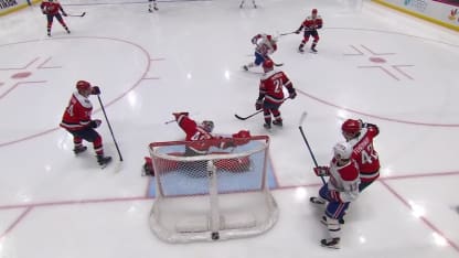 MTL@WSH: Thompson with a great save against Alexandre Texier