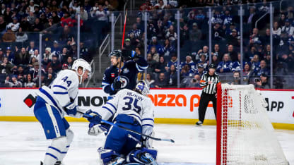 Niederreiter tips in game opener