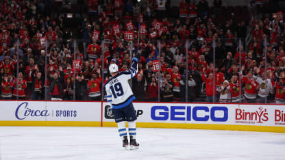 Toews return Chicago Blackhawks fans cheer