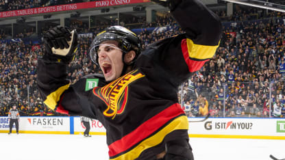 NJD@VAN: Buium scores goal against Jacob Markstrom