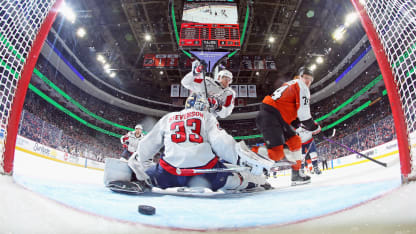 Tippett marque un beau but du revers