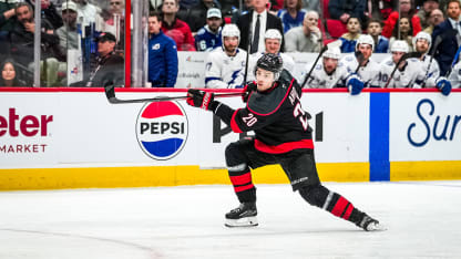 Aho castiga en Power Play