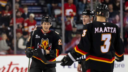 Strome rips a wrister into the open net