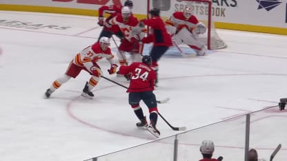 CGY@WSH: Sourdif scores goal against Devin Cooley