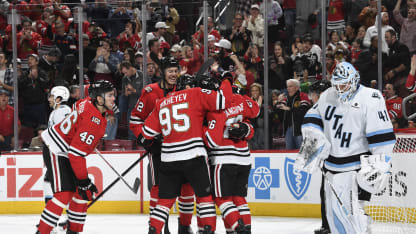 Mangiapane deflects in his first with Blackhawks