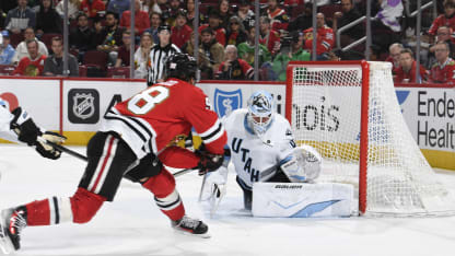 UTA@CHI: Vanecek with a great save against Connor Bedard