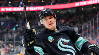 Kakko fires in a rebound