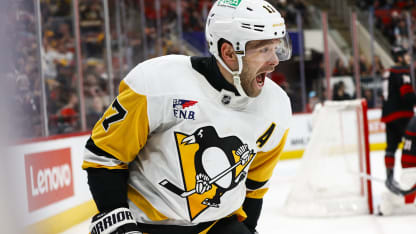 Rust's second ties it up late in the 3rd