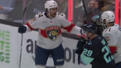 Hinostroza gets the Panthers going
