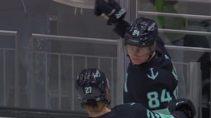 Kakko lights the lamp