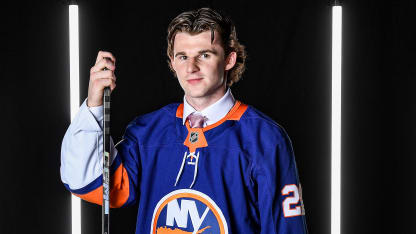 Cole Eiserman signs three-year contract with Islanders