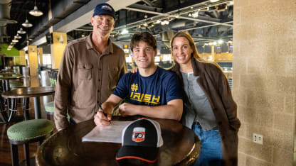 HKY2526_031726_SIGNING Knuble-31