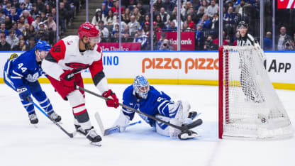 Miller se moque de Woll en I.N.