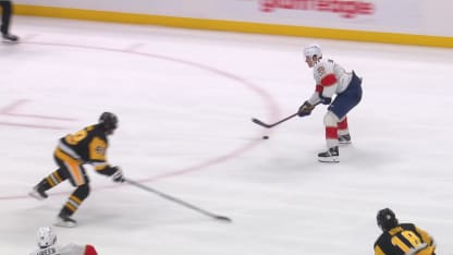 FLA@PIT: Samoskevich scores goal against Arturs Silovs